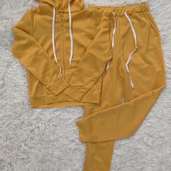 Jogger Set - Picture 6 of 11